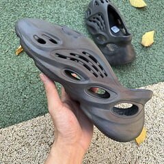 Adidas Yeezy Foam RNNR Onyx - Image 12