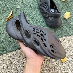 Adidas Yeezy Foam RNNR Onyx - Image 14