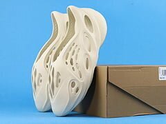Adidas Yeezy Foam RNNR Sand - Image 10