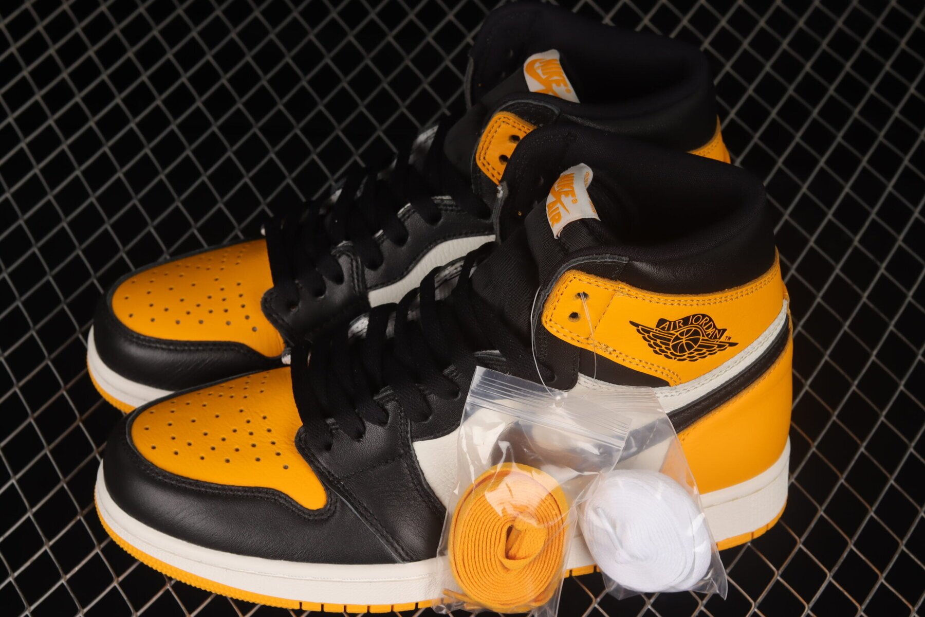 AJ1 High OG Taxi Yellow Toe - Image 11
