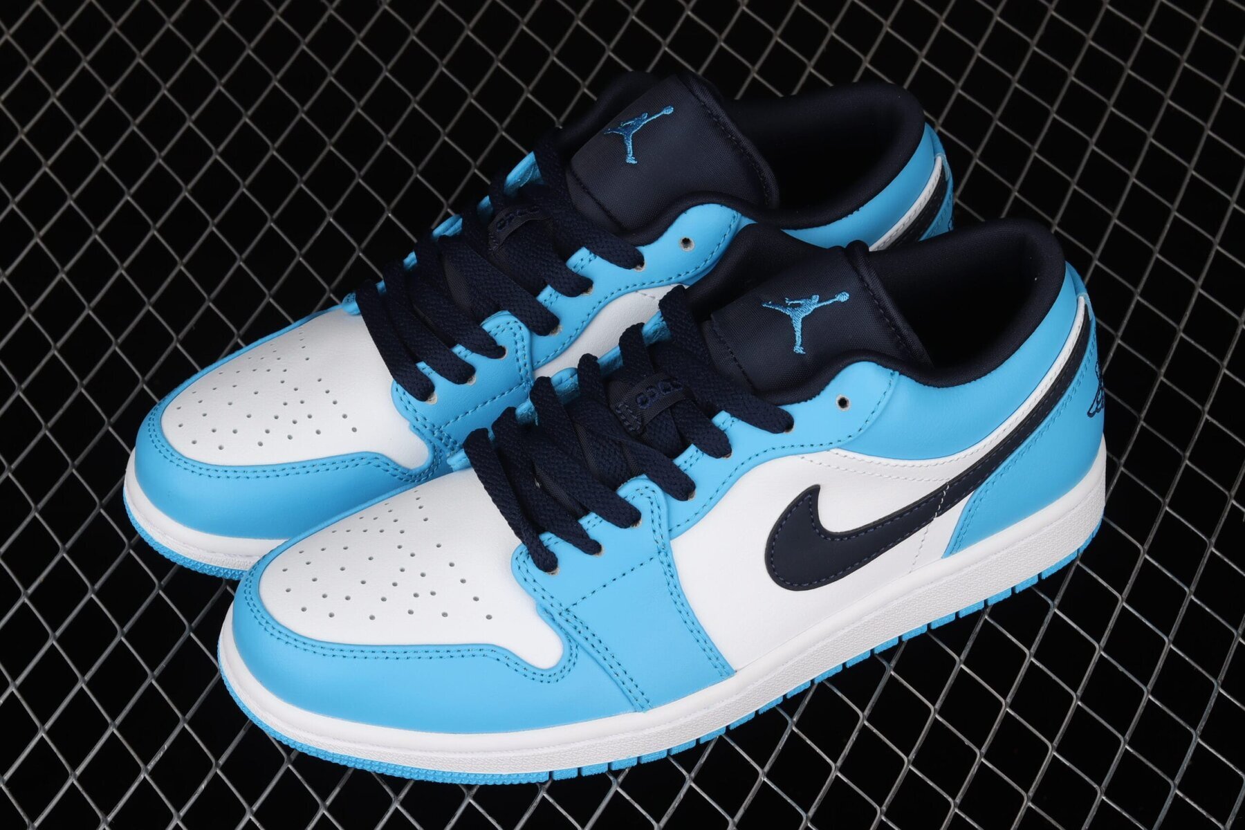 AJ1 Low, UNC - Image 10