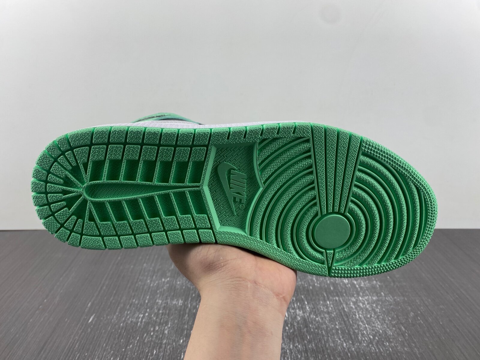 AJ1 High Green Glow - Image 10