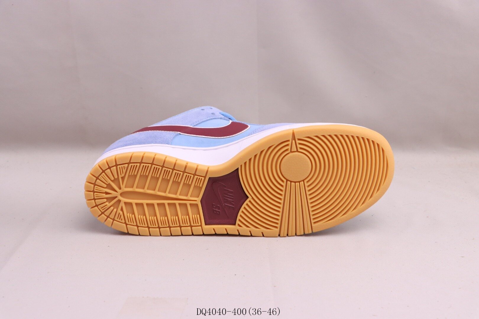 SB Dunk Low Philadelphia Phillies - Image 8