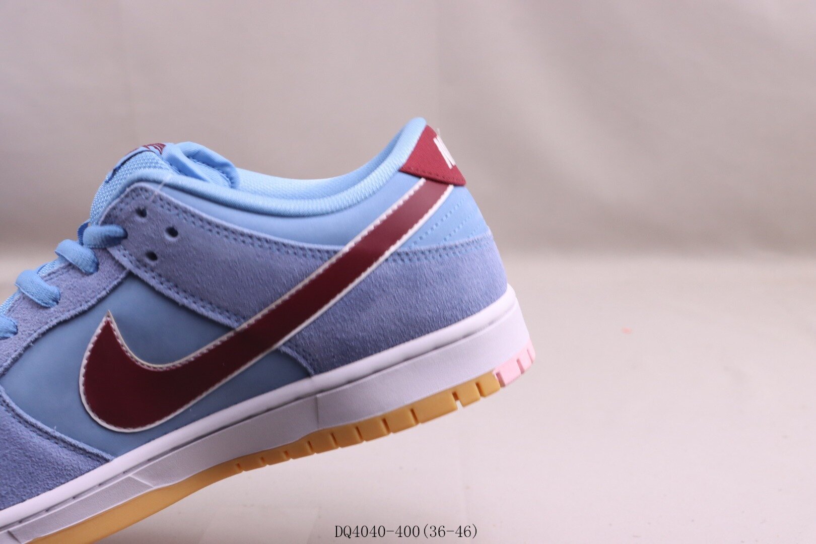 SB Dunk Low Philadelphia Phillies - Image 10