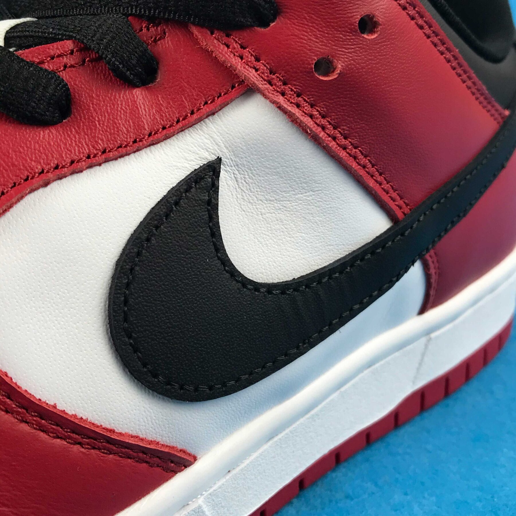 SB Dunk Low J-Pack Chicago - Image 5