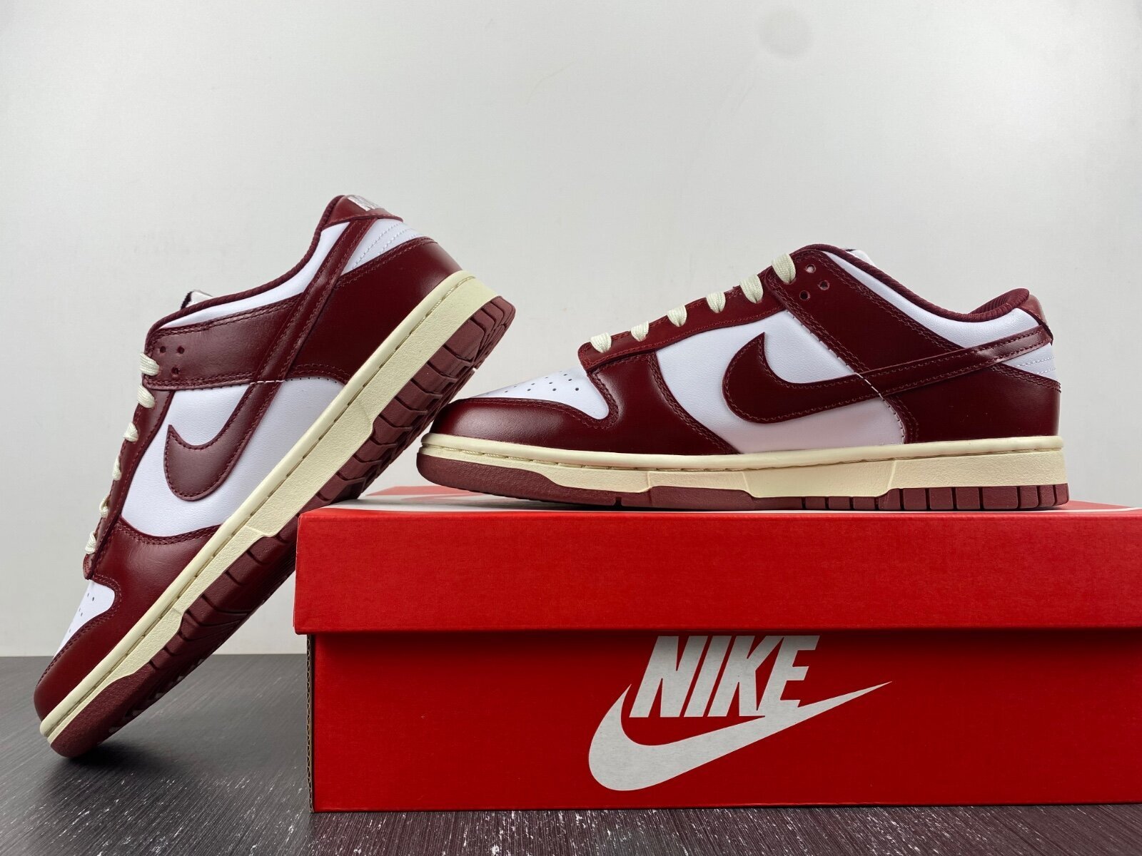 Dunk Low PRM Vintage Team Red - Image 4