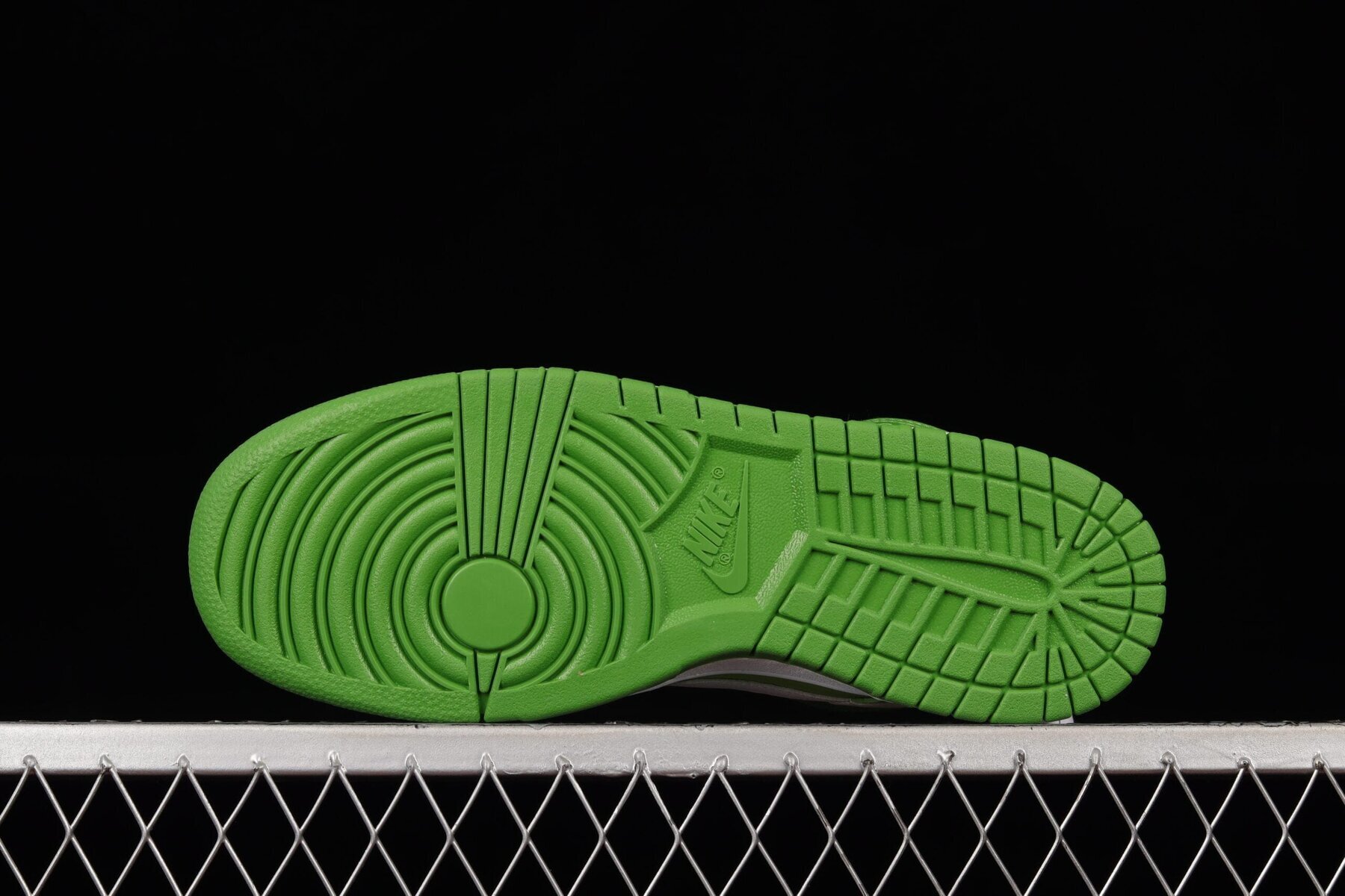 Dunk Low Chlorophyll - Image 7
