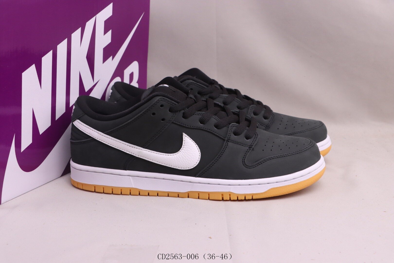 SB Dunk Low Pro Black Gum - Image 4