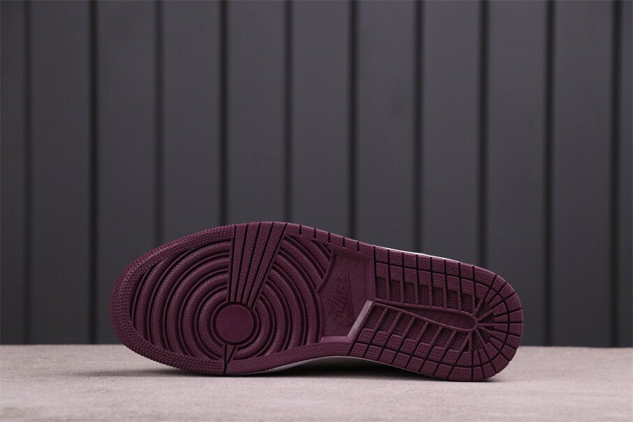 AJ1 Retro High OG Bordeaux - Image 5