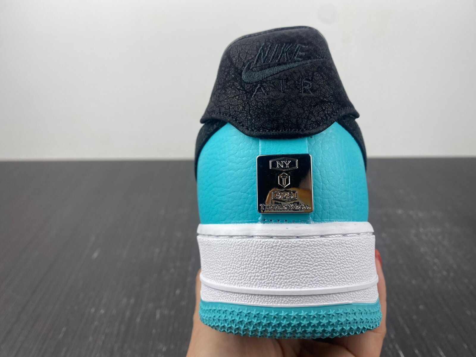 Tiffany & Co. x Air Force 1 Friends and Family - Image 9