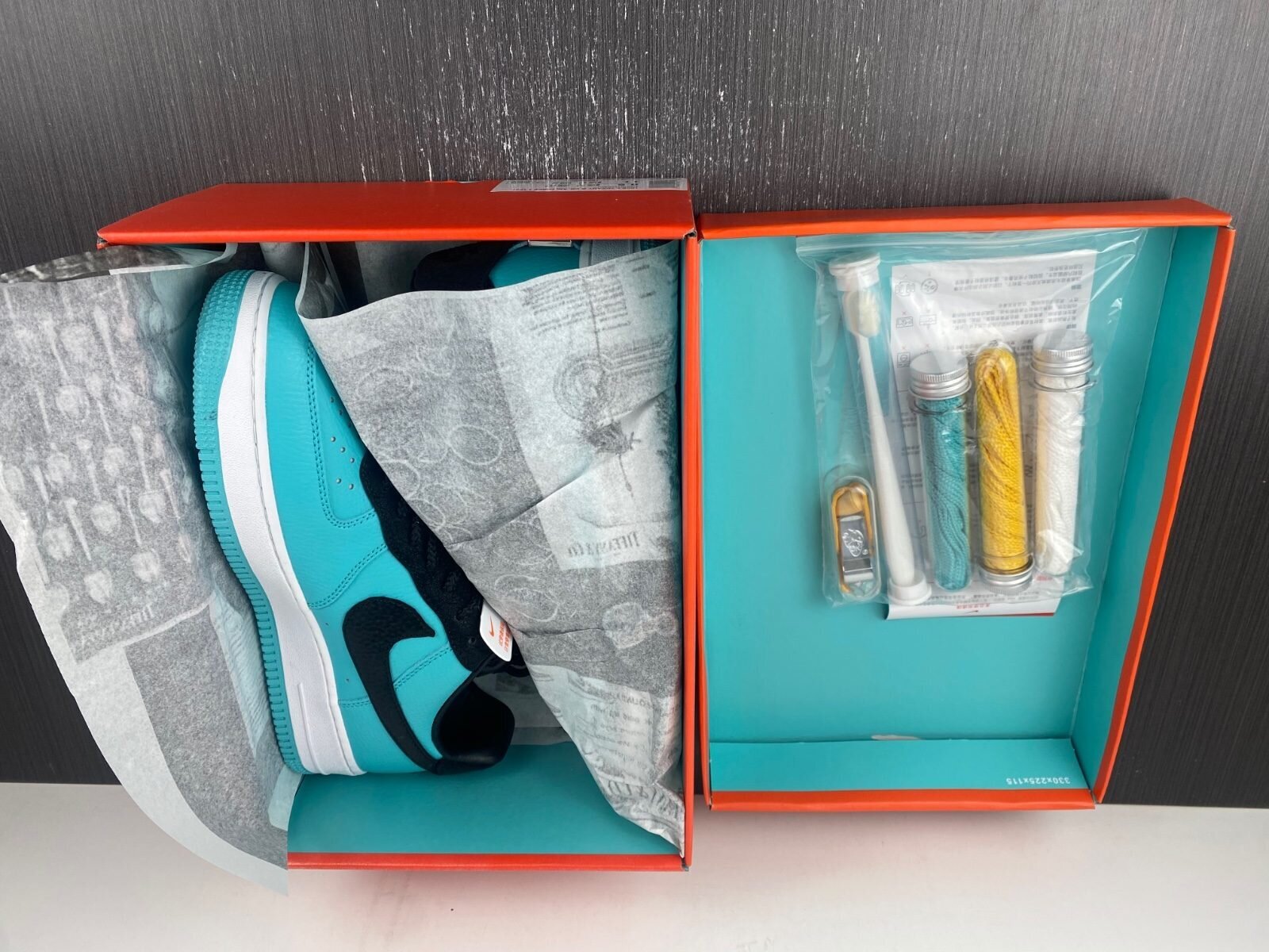 Tiffany & Co. x Air Force 1 Friends and Family - Image 11