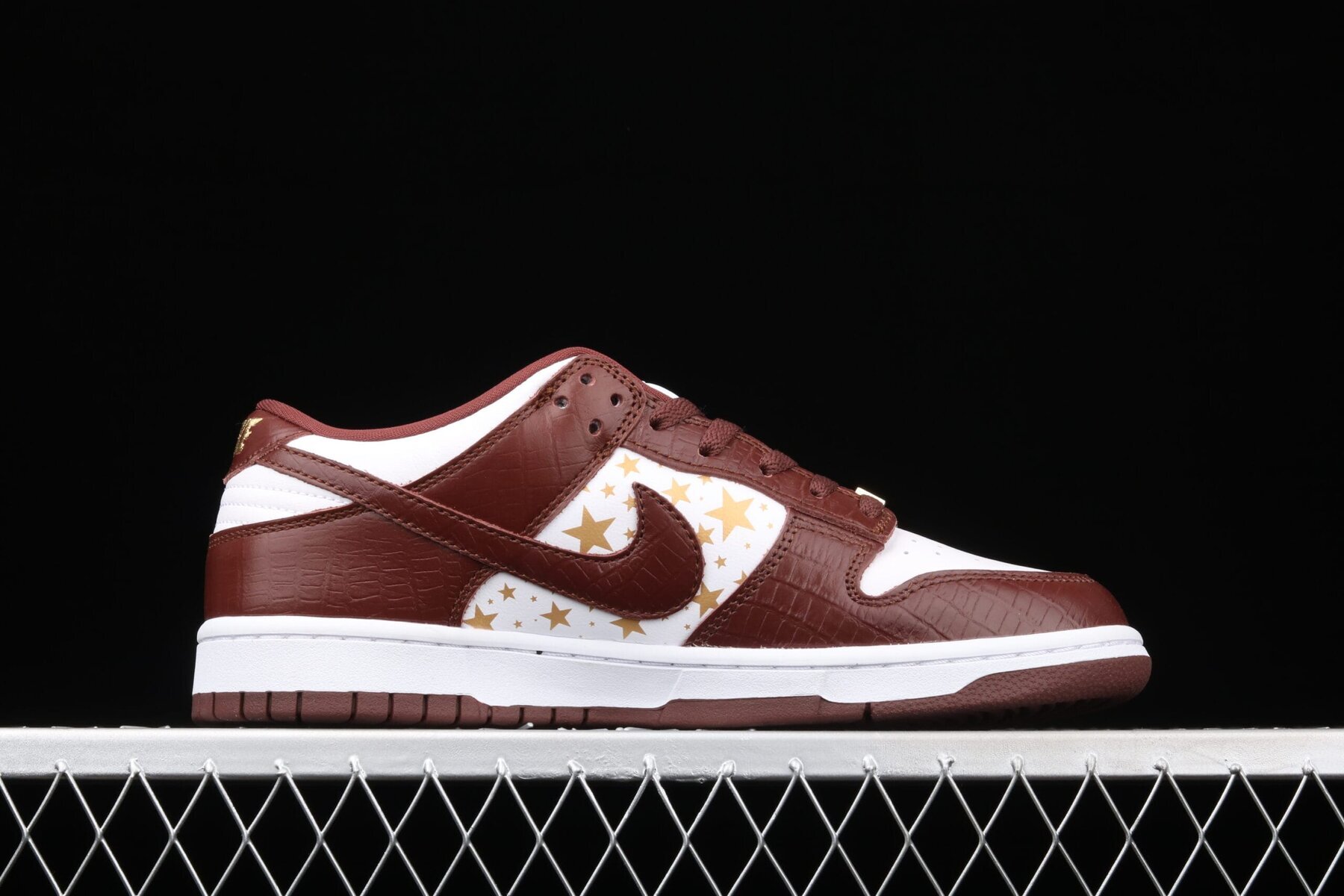 SB Dunk Low, Supreme Stars Barkroot Brown - Image 7