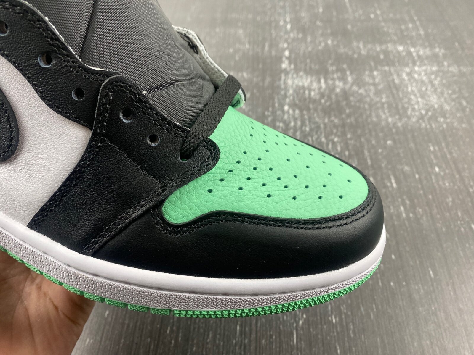 AJ1 High Green Glow - Image 4