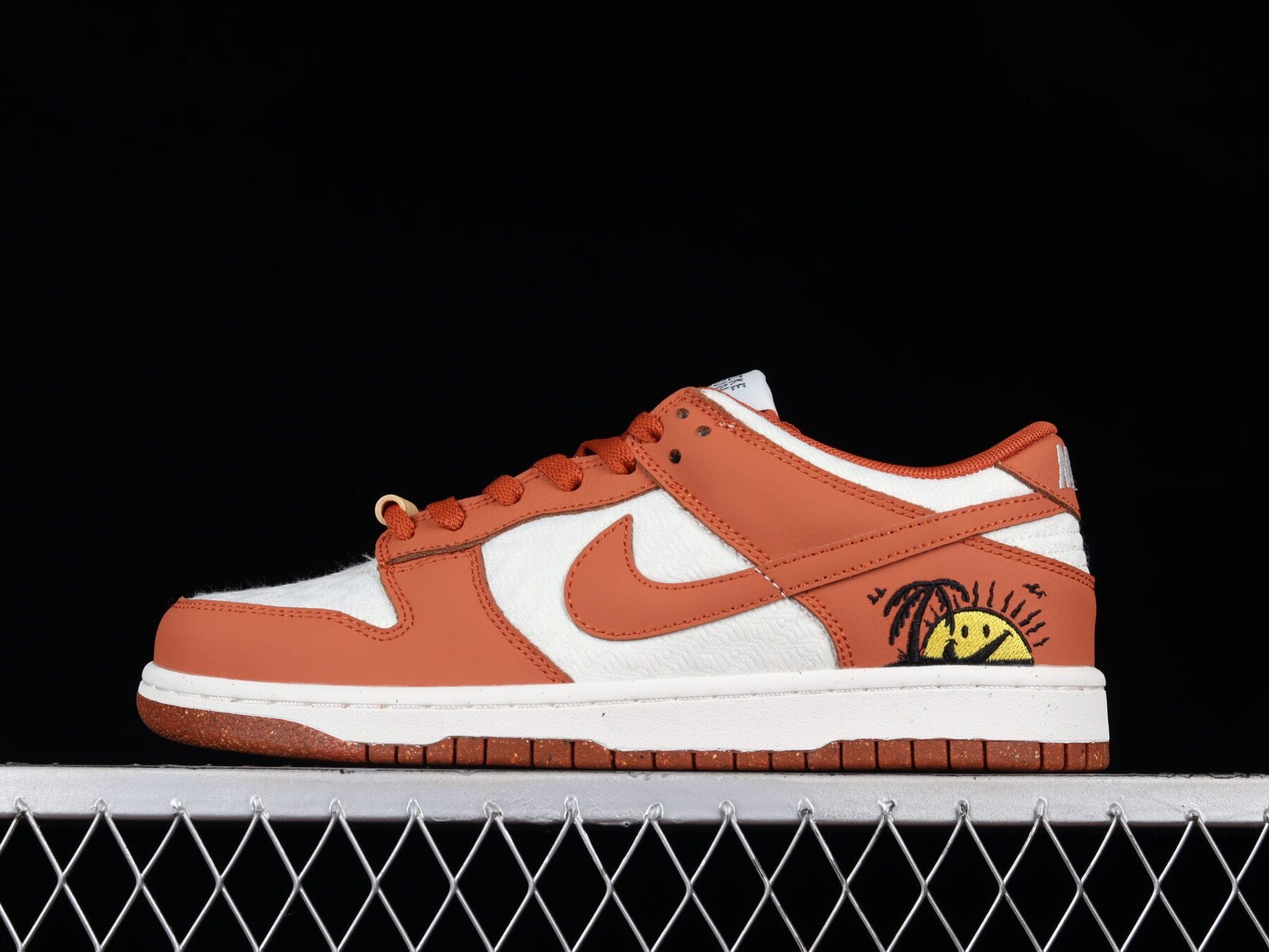 Dunk Low Retro, Sun Club Burn Sunrise (W) - Image 4