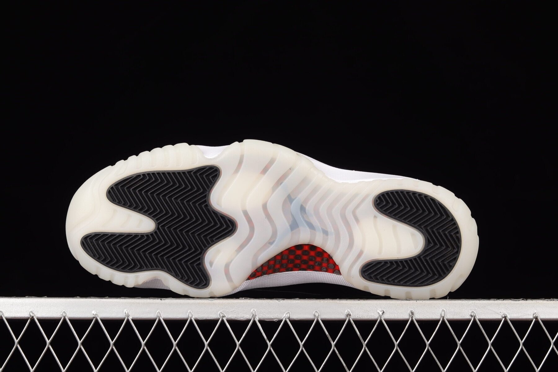 AJ11 Retro 72-10, Black/Gym Red-White-Anthracite - Image 3
