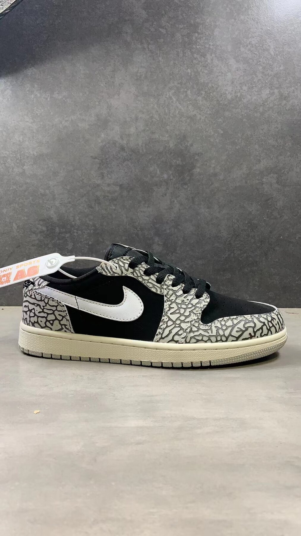 AJ1 Retro Low OG Black Cement - Image 5
