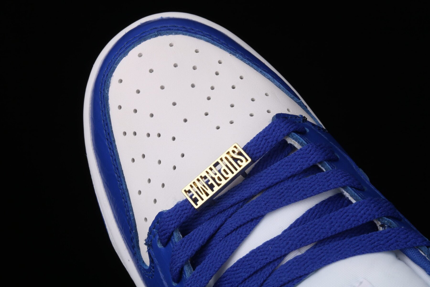 SB Dunk Low, Supreme Stars Hyper Royal - Image 5