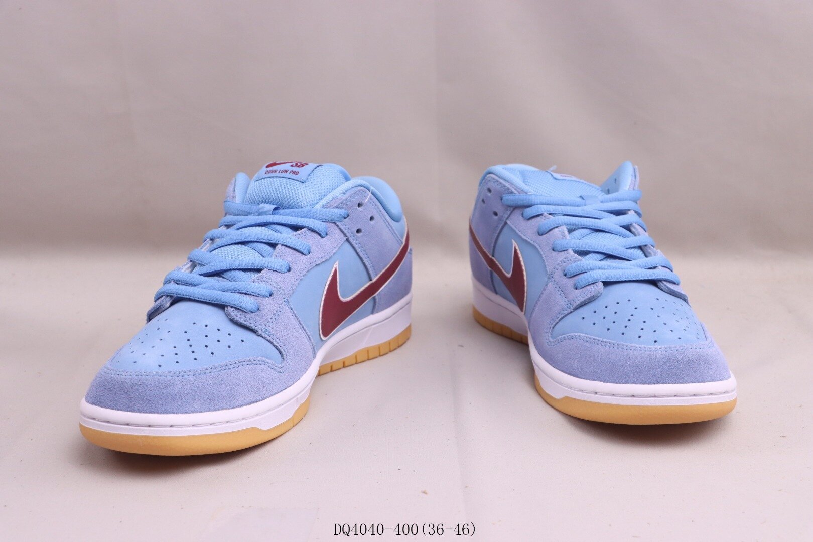 SB Dunk Low Philadelphia Phillies - Image 6