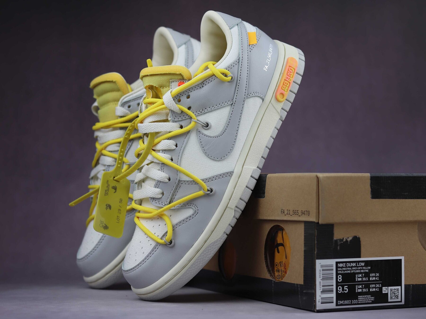 Off White Dunk Low Lot 29 - Image 4