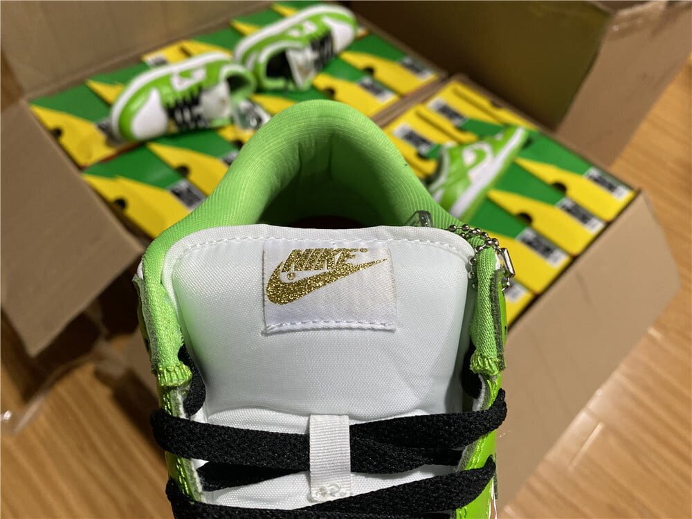 Supreme x SB Dunk Low Mean Green - Image 10