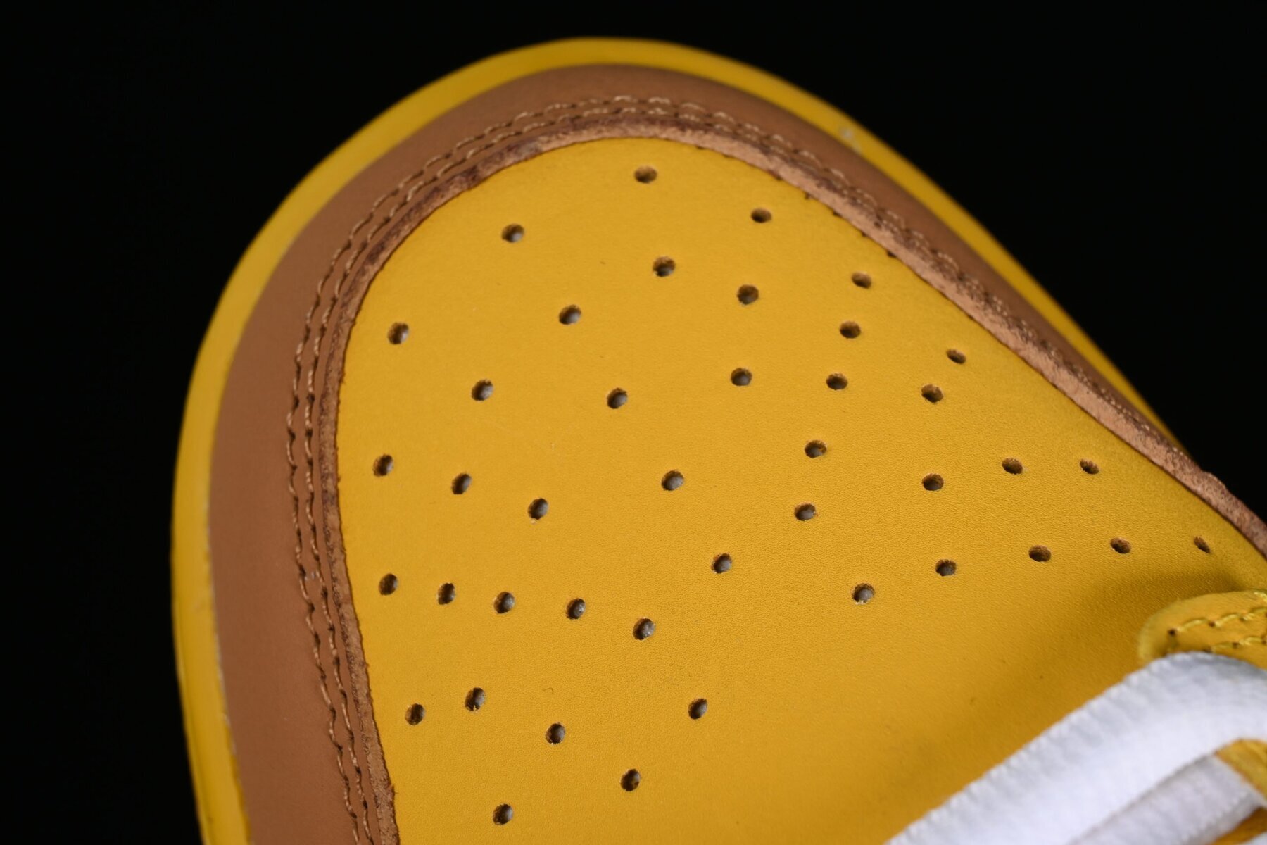 SB Dunk Low Newcastle Brown - Image 5