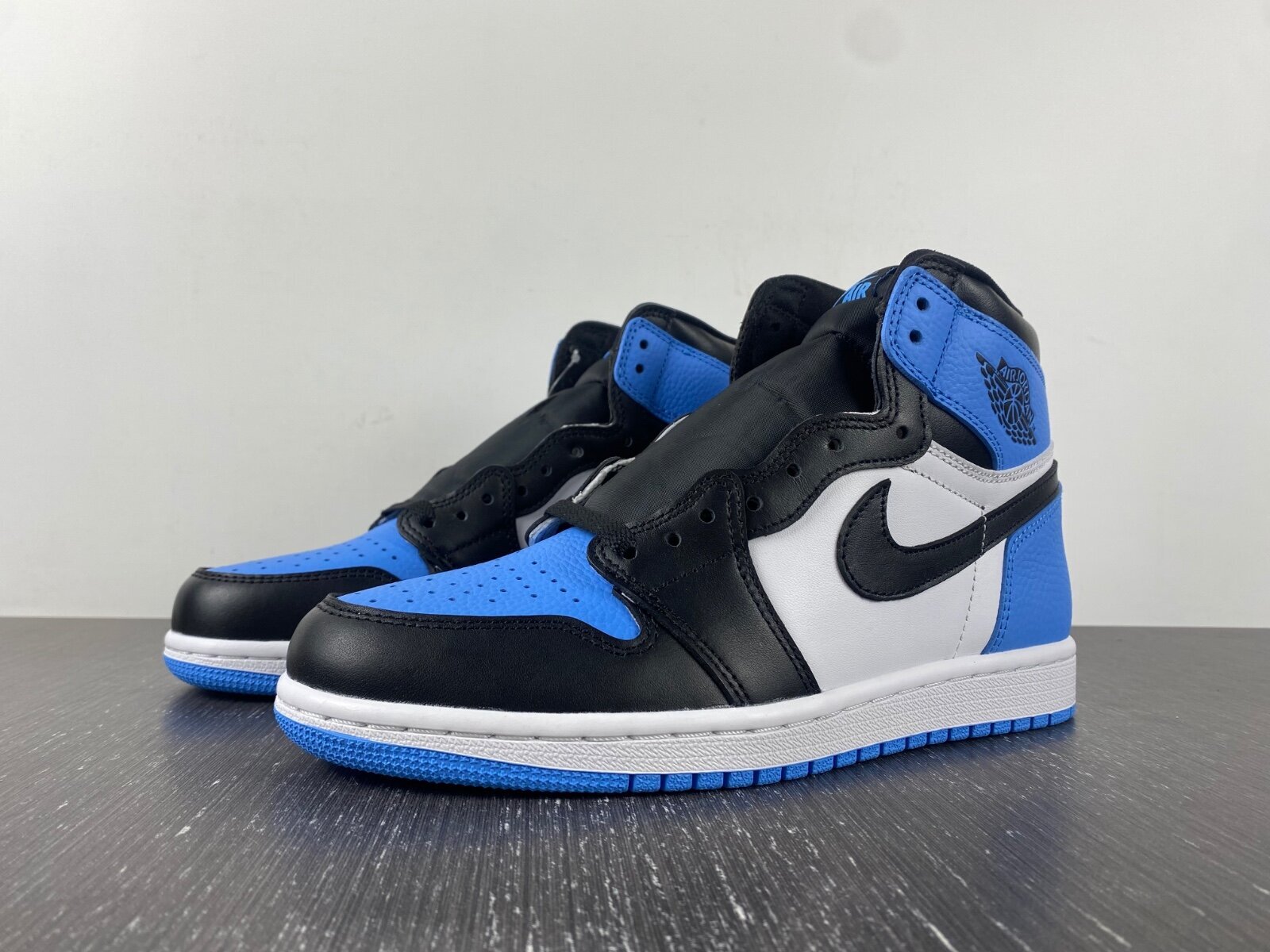 AJ1 Retro High OG 'UNC Toe' - Image 11