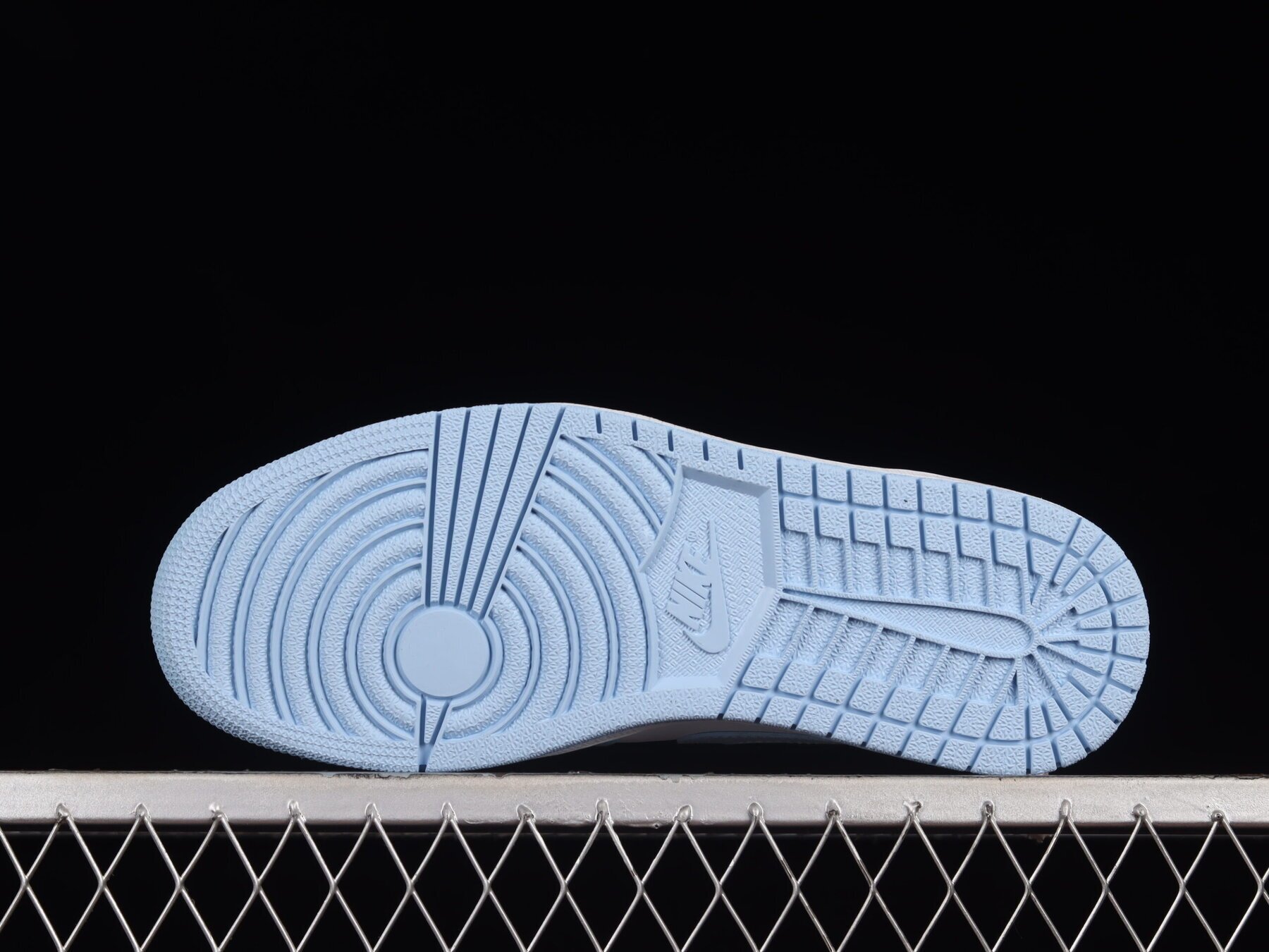 AJ1 Low Aluminum - Image 3