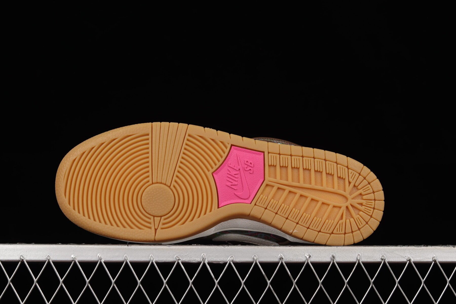 SB Dunk Low Pro Paisley Brown - Image 7
