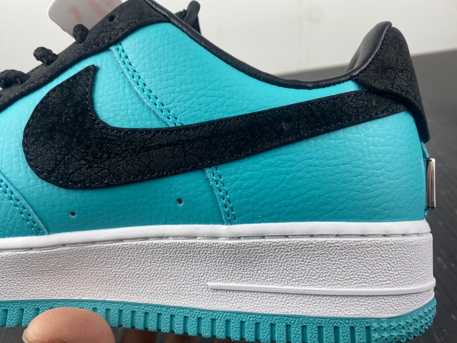 Tiffany & Co. x Air Force 1 Friends and Family - Image 8
