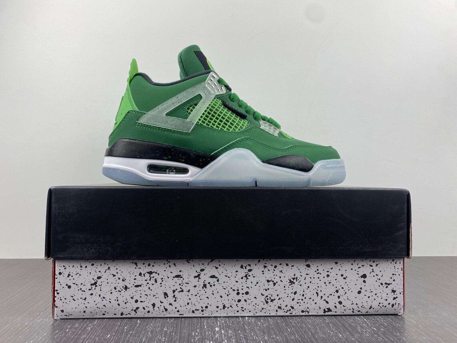 AJ4 Retro Wahlburgers - Image 16