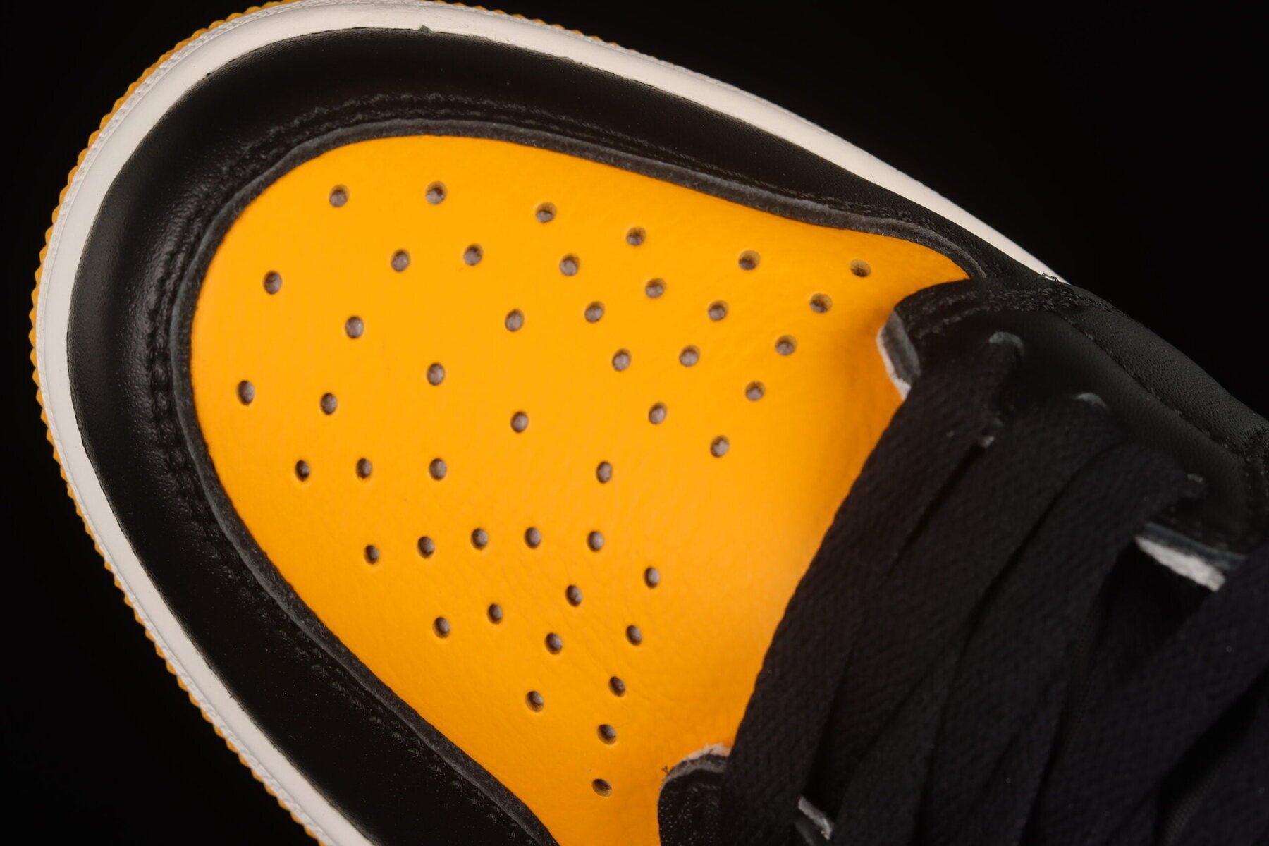 AJ1 High OG Taxi Yellow Toe - Image 4