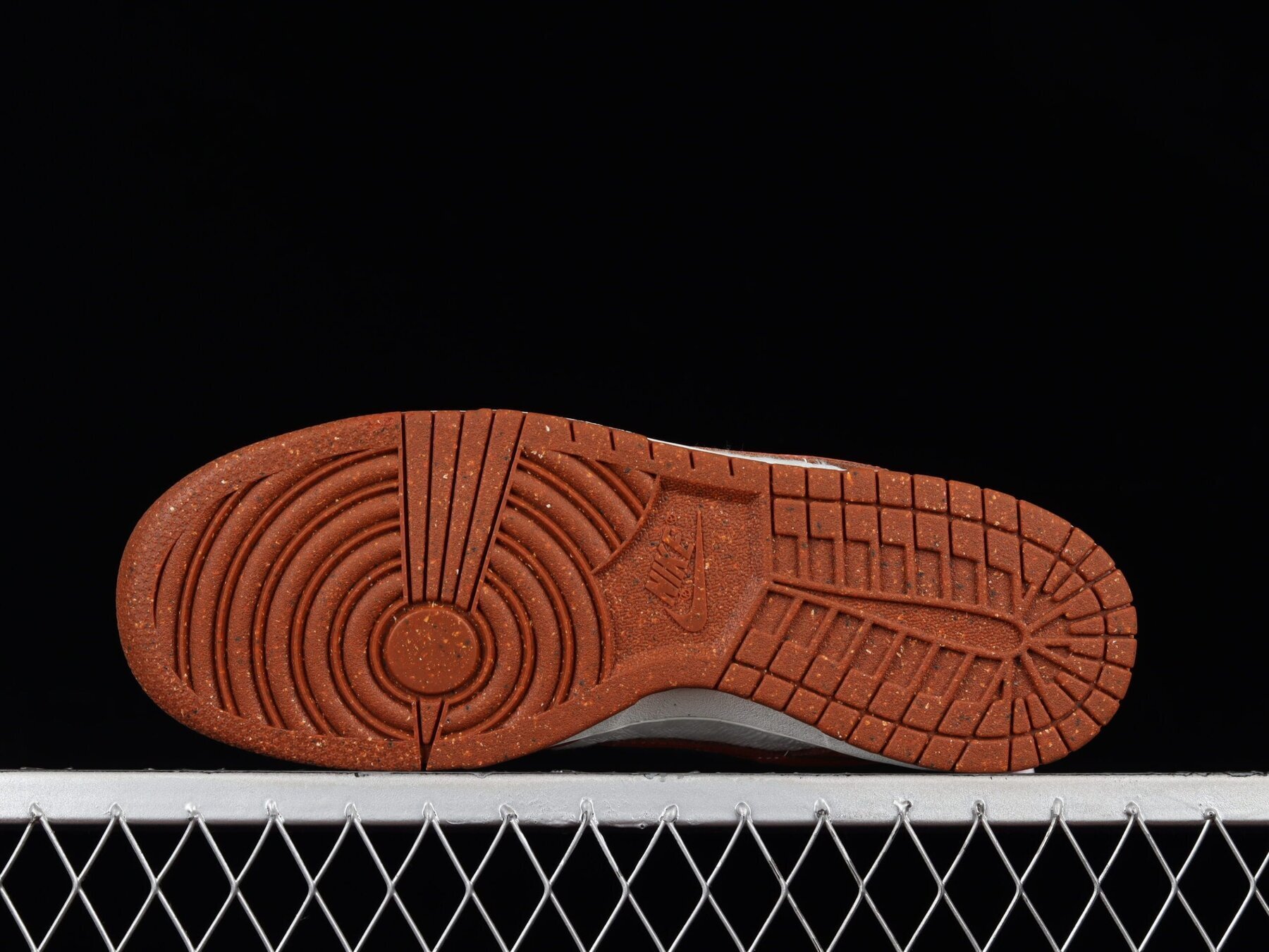 Dunk Low Retro, Sun Club Burn Sunrise (W) - Image 6