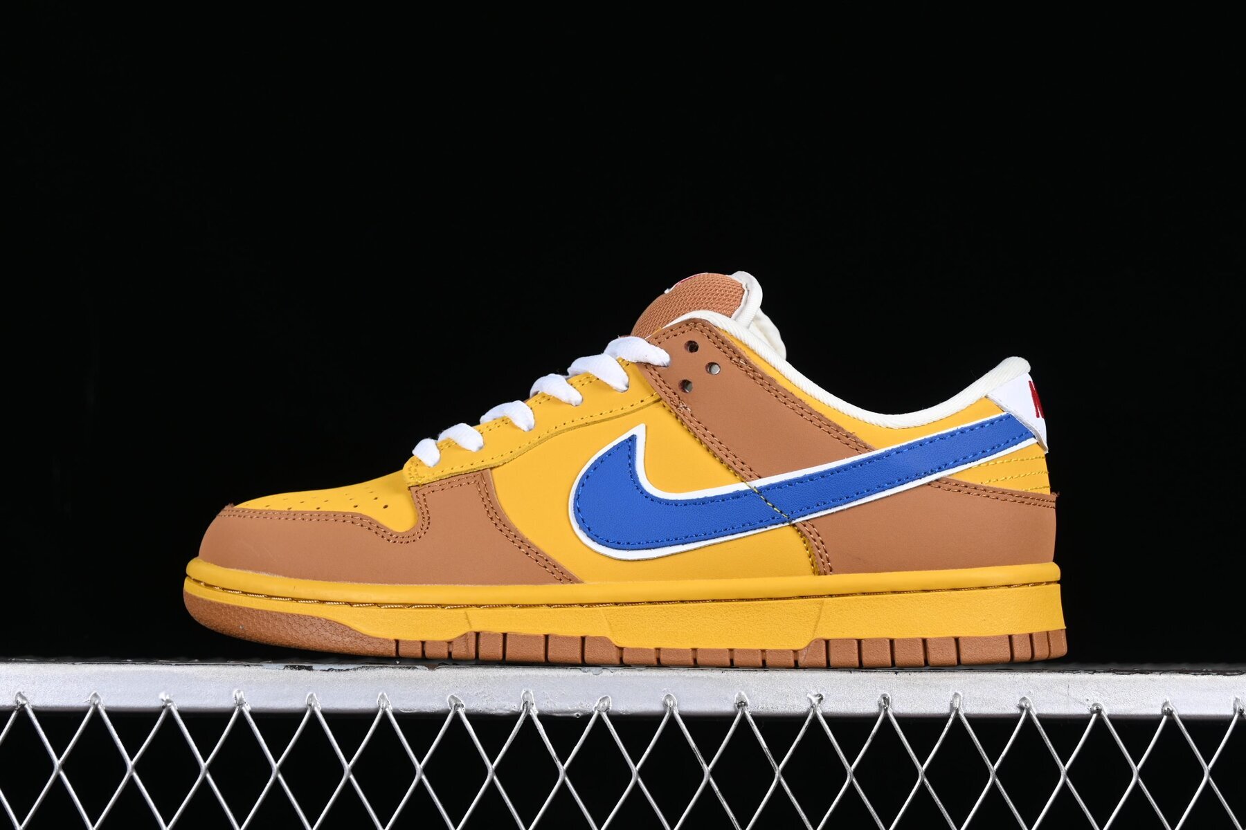 SB Dunk Low Newcastle Brown - Image 6