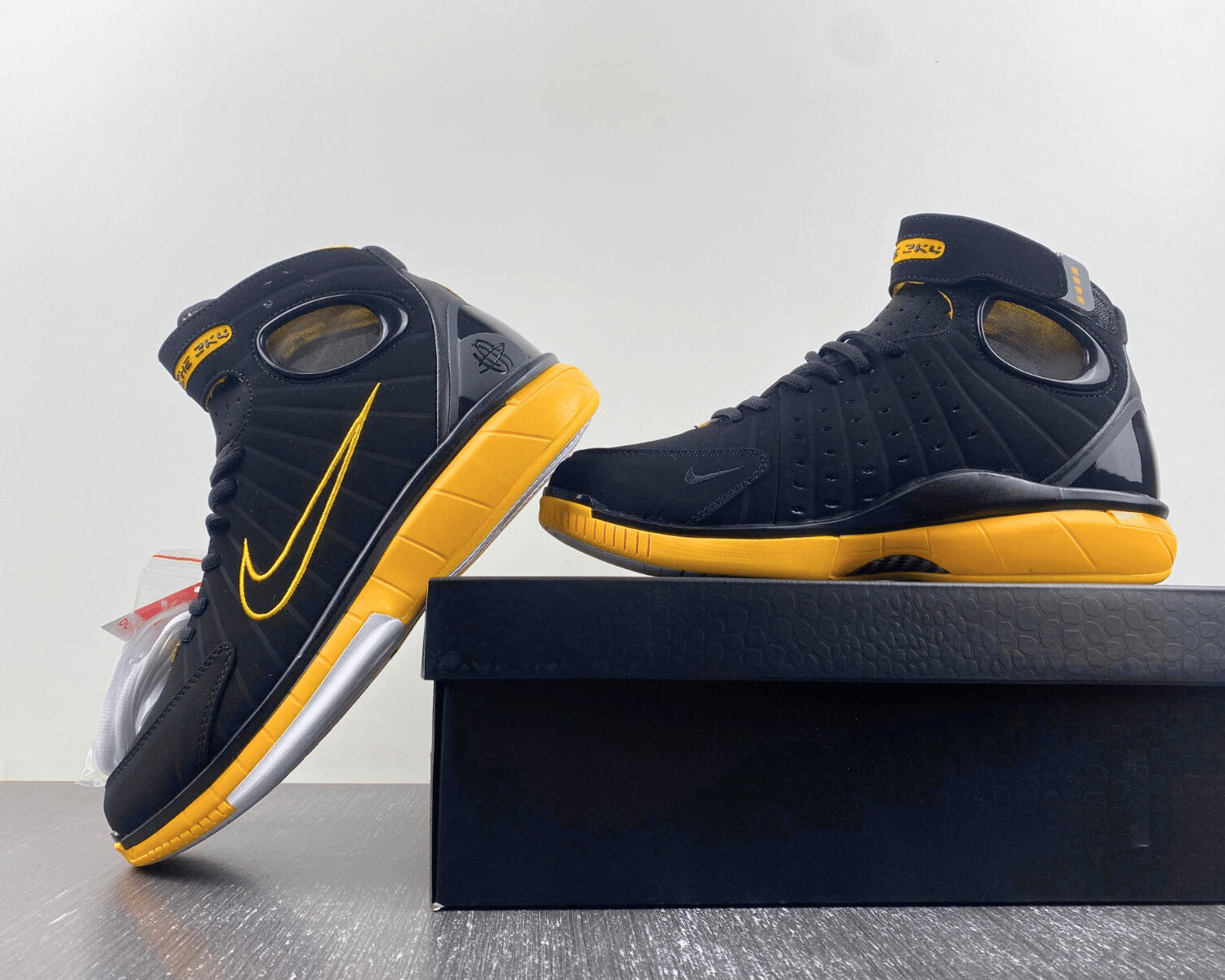 Air Zoom Huarache 2k4 Black Varsity Maize - Image 6