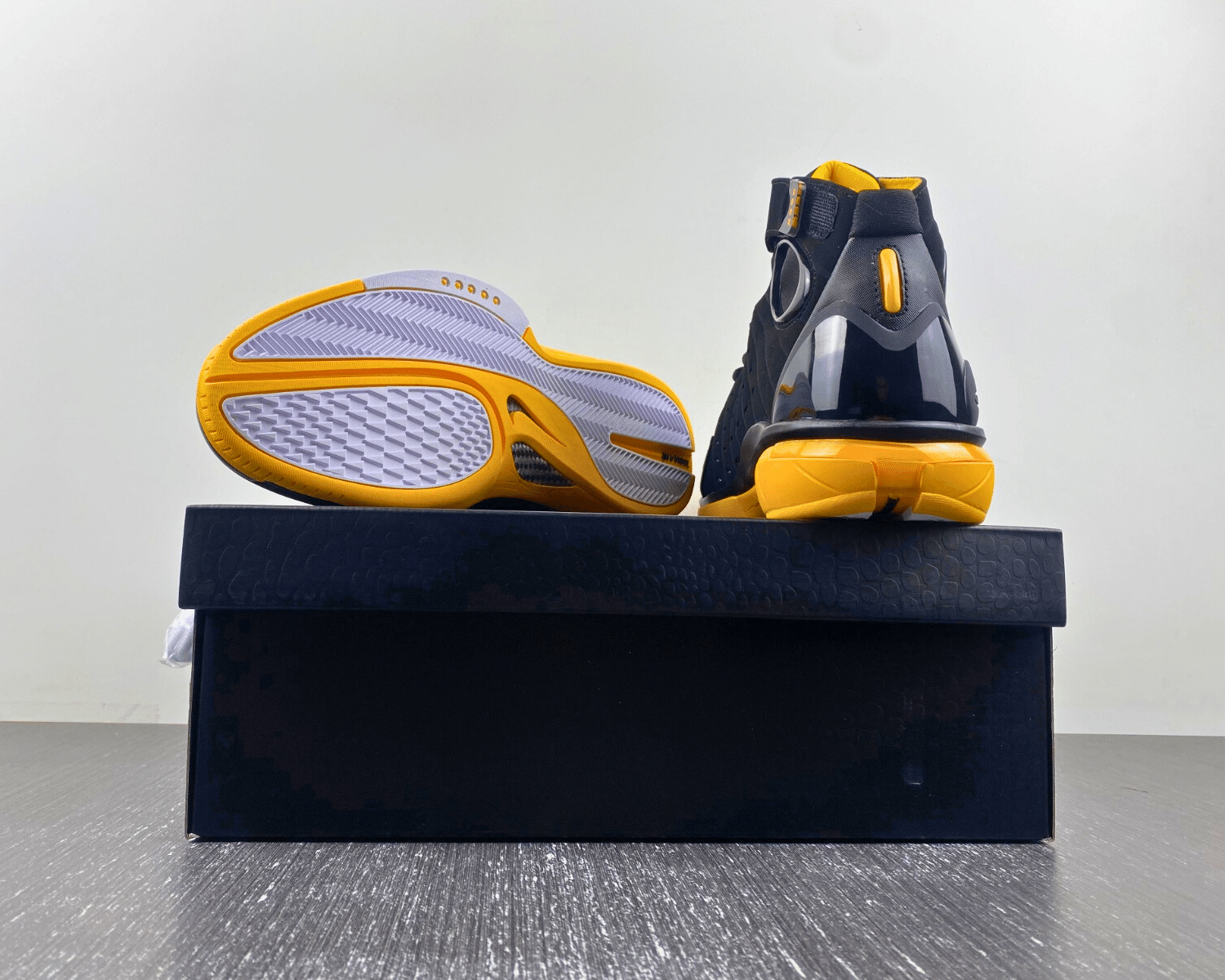 Air Zoom Huarache 2k4 Black Varsity Maize - Image 7