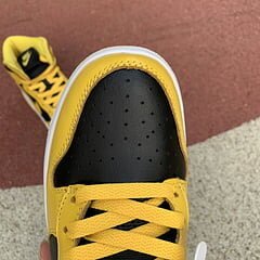 Dunk High Varsity Maize - Image 4