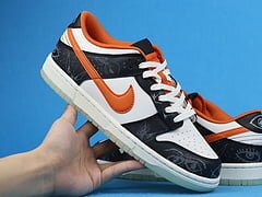Dunk Low PRM Halloween (2021) - Image 15