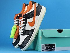 Dunk Low PRM Halloween (2021) - Image 17