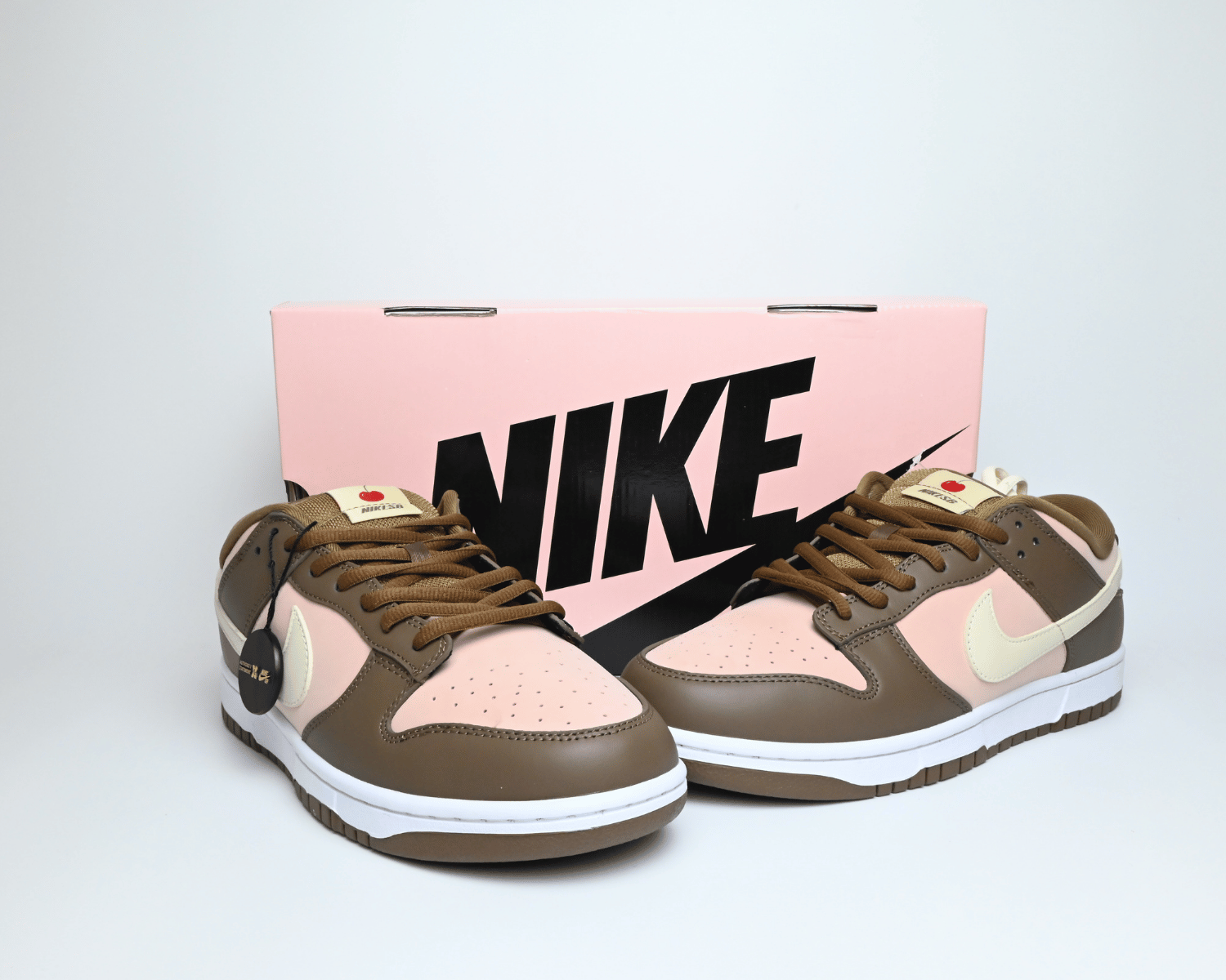 Dunk SB Low Stussy Cherry - Image 2