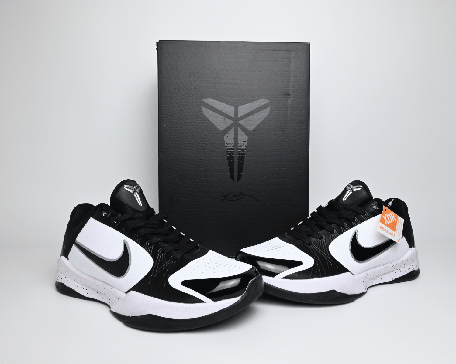 Kobe 5 TB PE White Black - Image 5