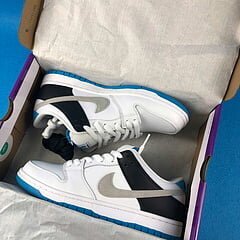 SB Dunk Low Black Laser Blue - Image 11