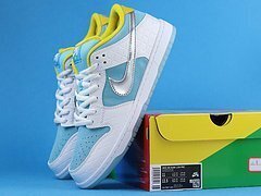 SB Dunk Low FTC Lagoon Pulse - Image 11