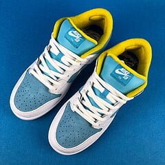 SB Dunk Low FTC Lagoon Pulse - Image 15