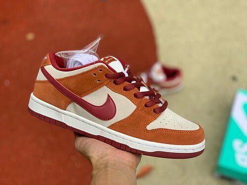 SB Dunk Low Pro Dark Russet Cedar - Image 3