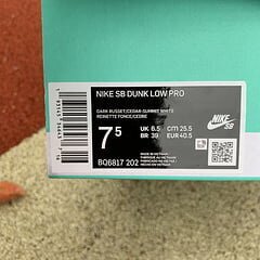 SB Dunk Low Pro Dark Russet Cedar - Image 6