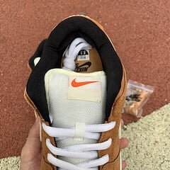 SB Dunk Low Dark Russet - Image 17