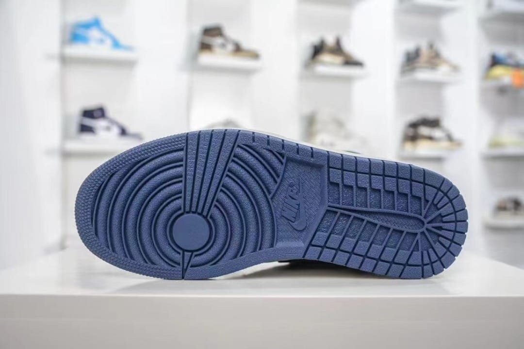 AJ1 Retro High Blue Moon - Image 4