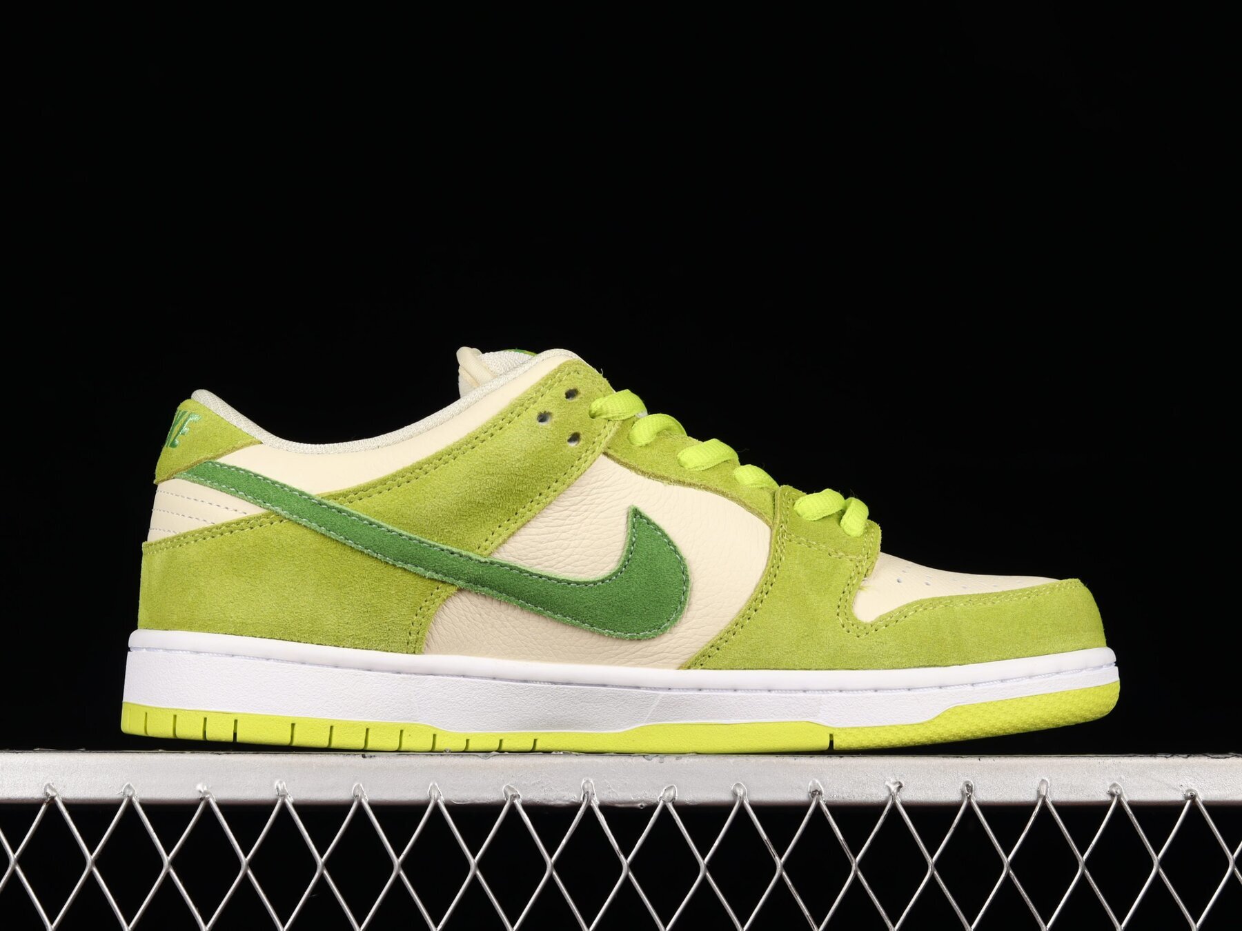 SB Dunk Low Green Apple - Image 7