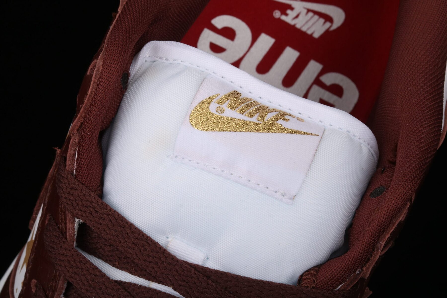 SB Dunk Low, Supreme Stars Barkroot Brown - Image 11