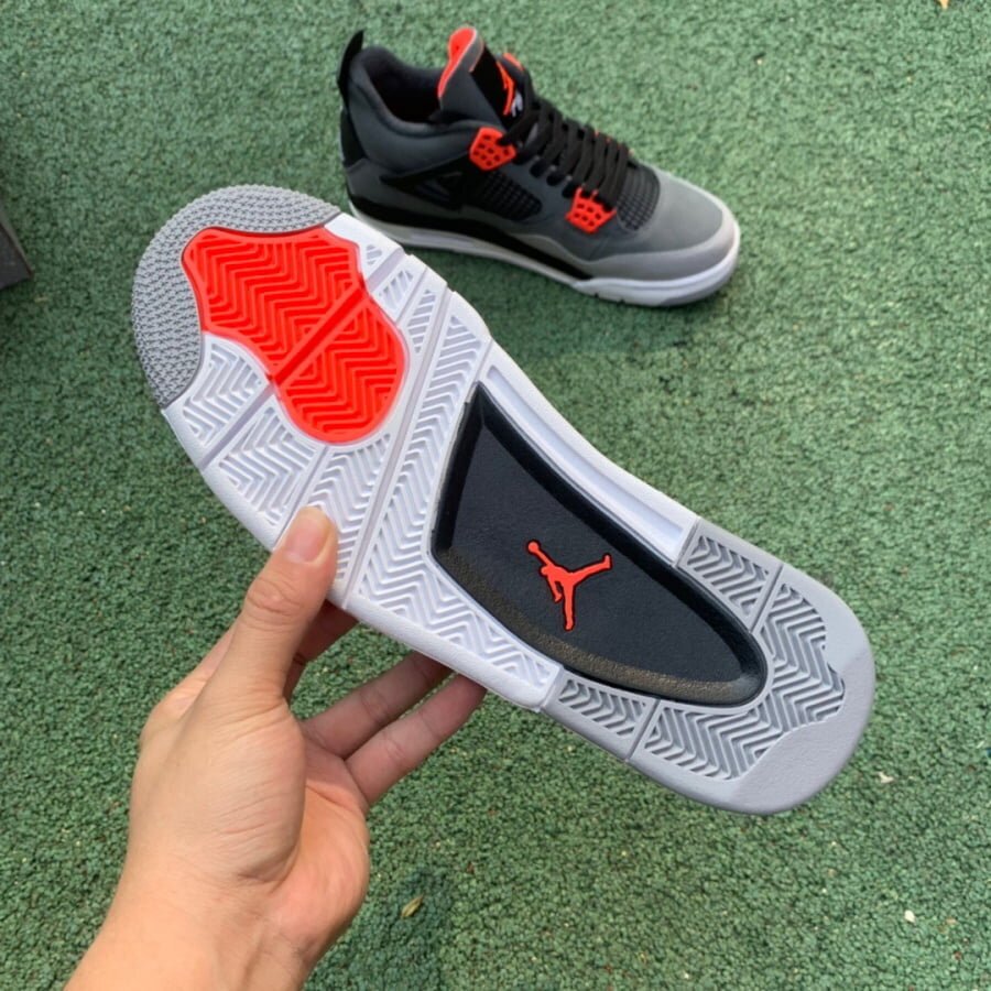 AJ4 Retro Infrared - Image 3